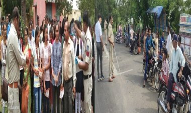 BIG NEWS: नीमच जिले में नियम तोड़ने वालों की खैर नहीं, यातायात पुलिस मुस्तैद, इन वाहन चालकों के बनाएं चालान, तो स्कूल भी पहुंची टीम, फिर विद्यार्थियों को दी समझाइश, पढ़े ये खबर