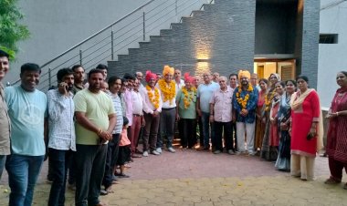 NEWS: पशु चिकित्सालय की भूमि पर होगा गार्डन का निर्माण, इस समाज शासन ने भूमि की आवंटित, समाजजनों ने इनका साफा बांधकर किया स्वागत, पढ़े कैलाश विश्वकर्मा की खबर