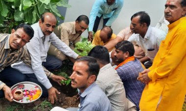 NEWS: जिला जेल गरोठ में वृक्षारोपण एवं संगीत संबोधन, गायत्री शक्तिपीठ का मिला सहयोग, इन्होंने रखें अपने-अपने विचार, पढ़े कैलाश विश्वकर्मा की खबर