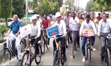 BIG NEWS: जिला कलेक्टर और एसपी साइकिल पर हुए सवार, जब शहर में निकले, तो इनका काफिला चला साथ, शहरवासियों को दिया बड़ा संदेश, 12 अगस्त के दिन ये महा अभियान, पढ़े ये खबर