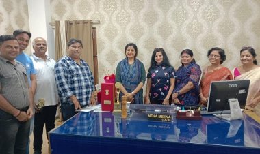 NEWS: 'भूमि प्लैटिनम अवार्ड' से सम्मानित होने पर,एडीएम नेहा मीना का एनएसएसजी ग्रुप ने मोतियों की माला और चुनरी पहनाकर किया सम्मान,पढ़े खबर