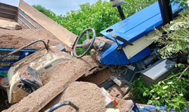 BREAKING NEWS: मनासा चुकनी रोड पर हादसा, तेज रफ्तार ट्रैक्टर-ट्राली अनियंत्रित होकर पलटी, युवा मोर्चा जिला सोशल मीडिया प्रभारी ने दिखाई ततपरता,पहुंचाया अस्पताल, पढ़े खबर