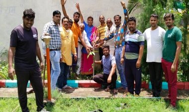 NEWS: नवयुवक मंडल की नवीन कार्यकरिणी का शुभारंभ, राधा-कृष्ण मंदिर परिसर में किया पौधरोपण, दिया ये संदेश, पढ़े खबर