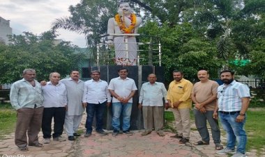 NEWS: कांग्रेसजनों ने मनाई पंडित चन्द्रशेखर आजाद की जन्म जयंती, प्रतिमा पर किया माल्यार्पण, पढ़े ये खबर