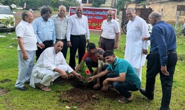 NEWS: वैश्य वाटिका में वैश्यजनों ने किया वृक्षारोपण, रौपे फलदार, छायादार व फूलदार पौधे, ये रहें मौजूद, पढ़े खबर