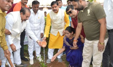NEWS: अमृत गार्डन व टाउनहॉल में हुआ पौधारोपण, मंत्री यादव ने की शुरूआत, इस कार्यक्रम के तहत शुभारंभ, पढ़े ये खबर