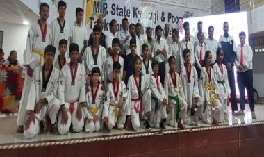 NEWS: रतलाम में राज्य स्तरीय ताइक्वोंडो प्रतियोगिता संपन्न, इन चार खिलाड़ियों ने किया मंदसौर का प्रतिनिधित्व, मैडल पर जमाया अपना कब्जा, पढ़े ये खबर
