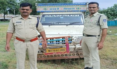 BIG NEWS: पिकअप में स्मगलिंग की सुचना, और गरोठ पुलिस की यहां नाकाबंदी, काफी देर चला पकड़ा-धकड़ी का खेल, फिर डोडाचूरा की बड़ी खैप जप्त, लेकिन तस्कर हो गया फरार, पर कैसे...! पढ़े ये खबर