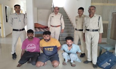 BIG NEWS: चैकिंग के दौरान जीरन पुलिस ने रोका ट्रक, तलाशी में केलों के बीच निकला नशा, कट्टा देख खाकी के भी उड़े होश, फिर मौके से तीन आरोपी गिरफ्तार, क्या है पूरा मामला...! पढ़े ये खबर