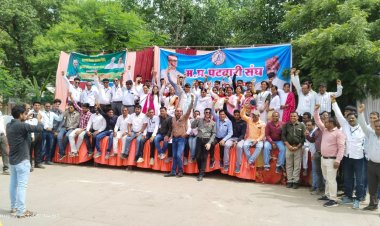 BIG NEWS: मनासा में CM शिवराज का रोड़ शो, मंच टूटने की दुसरी घटना आई सामने, इस संघ की दो महिला सदस्यों को आई चोट, पढ़े ये खबर