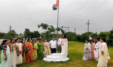 NEWS: स्वतंत्रता दिवस, नगर समस्या सुझाव ग्रुप ने मनाया आजादी का पर्व, रजिया अहमद ने किया ध्वजारोहण, पौधे भी रौपे, पढ़े खबर