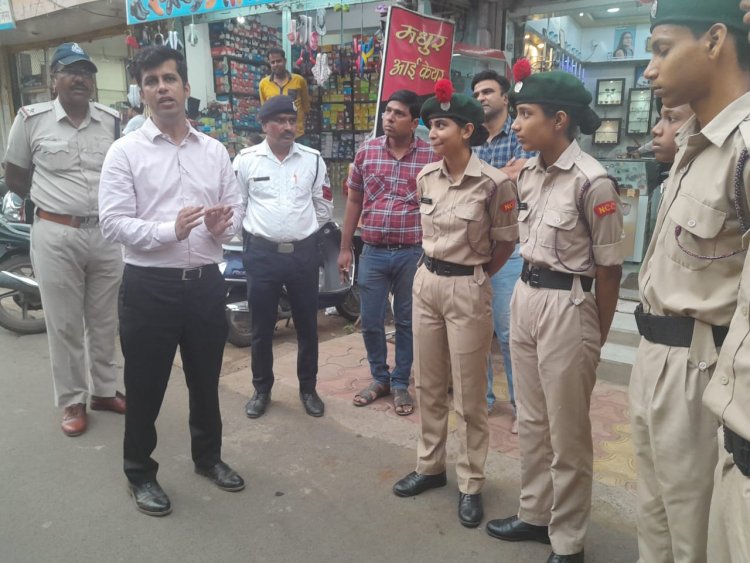 NEWS: जिला पुलिस कप्तान अमित तोलानी निकले नीमच शहर में, साथ में NCC केडेट्स बने ट्रैफिक वार्डन भी, इन्हें दी समझाइश, तो इन पर तत्काल लिया एक्शन, पढ़े ये खबर