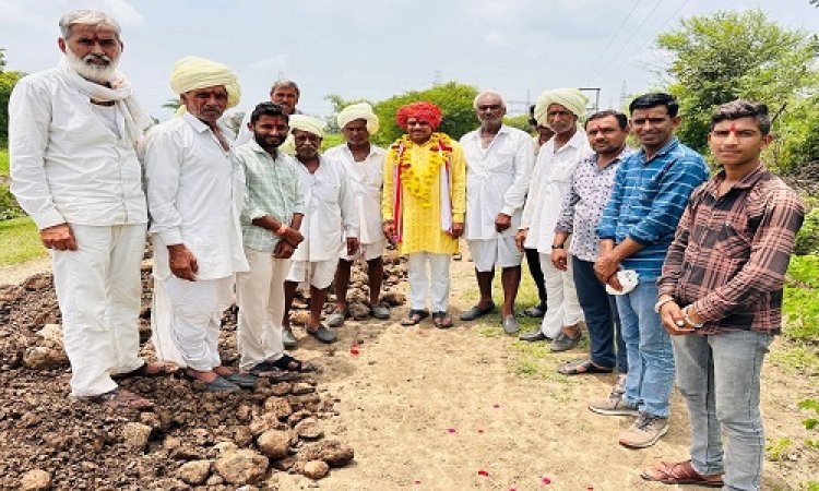 NEWS: भारतीय जनता पार्टी पिछड़ा वर्ग मोर्चा मंडल अध्यक्ष की पहल, स्वयं के खर्च से मुक्तिधाम रोड़ पर डलवाई मोर्रम, पढ़े खबर