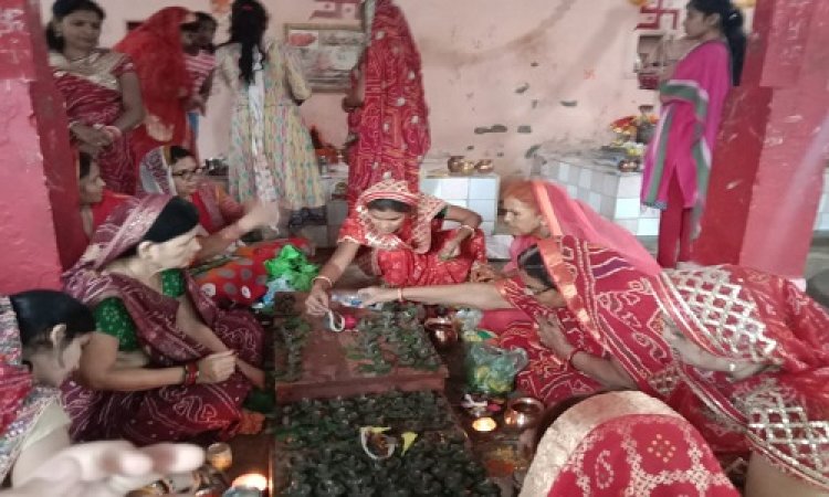 NEWS: श्रावण मास में महिला मंडल की बड़ी पहल, एक साथ एक समय पर तैयार किएं 84 शिवलिंग, फिर सामूहिक पूजा-अर्चना भी की, पढ़े ये खबर
