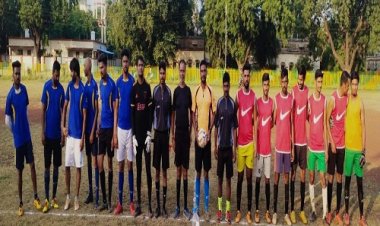 NEWS: अहीर स्पोर्ट्स परिवार द्वारा पांचवी फुटबॉल प्रतियोगिता का आयोजन, पहले दिन इनके बीच कड़ा मुकाबला, पढ़े खबर