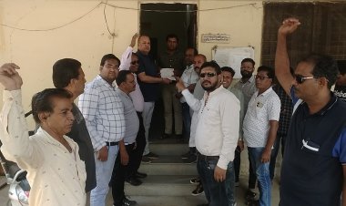 NEWS: प्रदेश की मंडियों में अनिश्चितकालीन हड़ताल, मनासा में व्यापारी संघ ने सौंपा ज्ञापन, की ये बड़ी मांग, पढ़े खबर