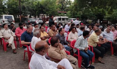 NEWS: मनासा थाना परिसर में शांति समिति की बैठक संपन्न, आगामी त्यौहारो की व्यवस्थाओं को लेकर हुई चर्चा, पुलिस अधिकारियों ने दिए आवश्यक निर्देश, पढ़े खबर