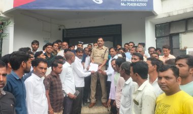 BIG NEWS: व्यापारी पर जानलेवा हमले के बाद लूट, आरोपी भी गिरफ्तार, अब कड़ी कार्यवाही की उठी मांग, ग्रामीण पहुंचे रामपुरा थाने, सौंपा ज्ञापन, क्या है पूरी घटना, पढ़े रुपेश सारू की ये खबर