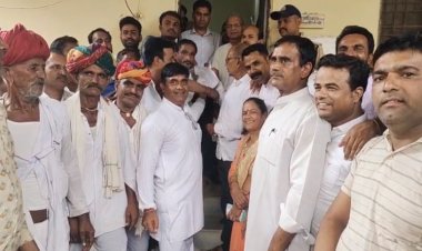 NEWS: रावलीकुड़ी घटनाक्रम ने फिर पकड़ा तूल, सर्व समाज के लोग उतरे सड़कों पर, जनपद पंचायत के सामने दिया धरना, SDM कार्यालय पहुंच सौंपा ज्ञापन, पढ़े खबर