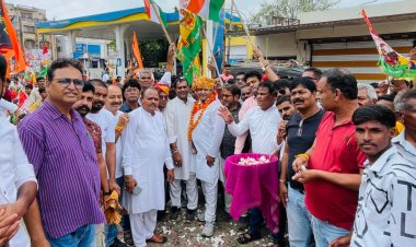 NEWS : जब निकली शहर में बाबा रामदेव जी की शोभा यात्रा,तो जमकर उमड़े श्रद्धालु,कॉंग्रेसजनो ने कुछ यु किया स्वागत अभिनन्दन,पढ़े ये खबर