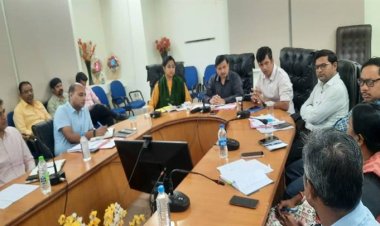 BIG NEWS: जिला कलेक्‍टर एवं एसपी ने ली अधिकारियों की बैठक, आगामी त्‍यौहारों के मद्देनजर संवेदनशील मामलों पर कड़ी नजर रखने के दिए निर्देश, पढ़े खबर