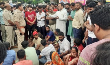 BIG BREAKING: नीमच जिला अस्पताल में महिला की मौत, परिजन बैठे धरने पर, कार्यवाही की मांग, इस कारण कराया था भर्ती...! पढ़े ये खबर