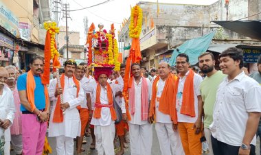 NEWS :दुरी 280 किलोमीटर की,ओर निकल पड़े श्री चारभुजा जी,इस दिन पहुचेगे श्रद्धालु,जयकारो से गूंजा मनासा,पढ़े ये खबर