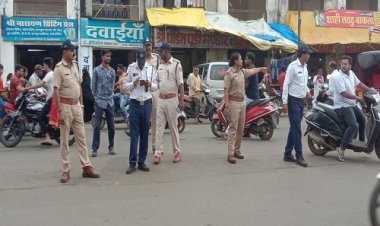 NEWS: नवागत यातायात थाना प्रभारी सूबेदार सुश्री सोनु बडगुर्जर के निर्देश, और पुलिस बल को पॉइंट ड्यूटी पर ही कराई ट्रैफिक ड्रील, फिर नीमच के प्रमुख चौराहों पर यातायात का संचालन, पढ़े खबर