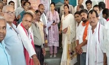 NEWS- मीणा समाजजनों की कलेक्टोरेट कार्यालय के बाहर नारेबाजी, कैंद्रीय गृहमंत्री और सीएम शिवराज के नाम ज्ञापन, की ये बड़ी मांग, पढ़े खबर