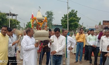 NEWS: हरवार में निकली रथ यात्रा, महावीर स्वामी की जयकारों से गूंजा नगर, पढ़े खबर