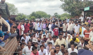 BIG NEWS: मनासा-मदंसौर रोड़ पर सड़क हादसा, युवक की मौत के बाद परिजनों में आक्रोश, सुबह होते ही चक्काजाम, इस आश्वासन के बाद मामला शांत, पढ़े मनीष जोलान्या की खबर