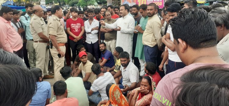 BIG BREAKING: नीमच जिला अस्पताल में महिला की मौत, परिजन बैठे धरने पर, कार्यवाही की मांग, इस कारण कराया था भर्ती...! पढ़े ये खबर