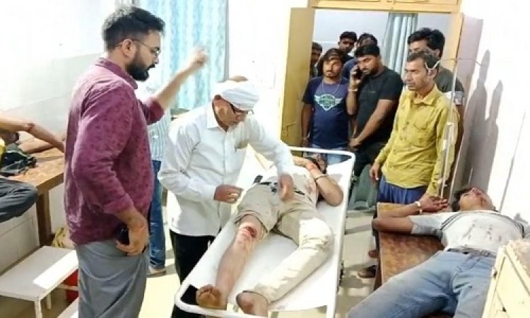 BIG NEWS: देर रात का समय, और बाइक सवार तीन युवक, जब हुआ ये हादसा, तो हो गई ये हालत, फिर मनासा से जिला अस्पताल रैफर, पढ़े मनीष जोलान्या की ये खबर