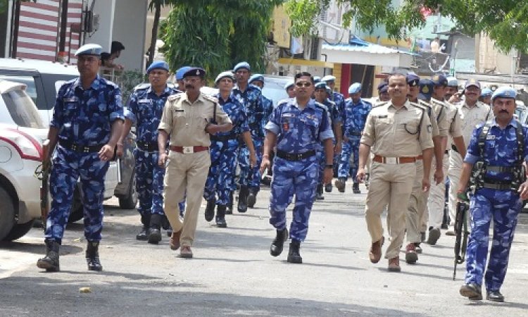 NEWS: मंदसौर जिले में रेपिड एक्शन फोर्स, पिपलियामंडी में निकाला फ्लैग मार्च, तनाव और दंगे जैसी स्थित में संभालती है मोर्चा, ये है खासियत, पढ़े खबर