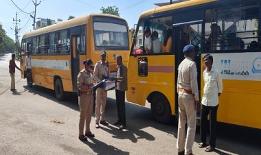 NEWS: यातायात पुलिस का विशेष अभियान, नीमच में संचालित स्कुली बसों की जांच, चालकों को दी समझाइश, तो इनके बनाएं चालान, पढ़े खबर
