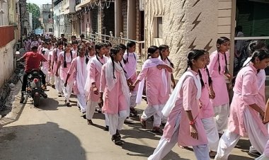 NEWS: मतदाता जागरूकता अभियान, रामपुरा नगर में छात्र-छात्राओं ने निकाली रैली, सारे काम छोड़ दो-सबसे पहले वोट दो... का दिया संदेश, पढ़े रुपेश सारू की खबर