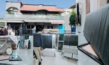 BIG BREAKING: नीमच के इस अस्पताल में बघाना के शाहरुख की मौत, परिजन हुए आक्रोशित, हंगामे के साथ कर डाली तोड़फोड़, फिर कैंट पुलिस पहुंची मौके पर, और संभाला मोर्चा, आगे क्या हुआ...! पढ़े ये खबर