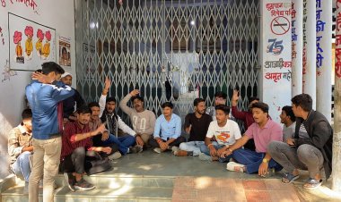 BIG NEWS : रामपुरा का महाविद्यालय,जहा छात्रों में इतना रोष,की लगा डाला ताला ही,और प्रोफेसरों की मनमानी के खिलाफ की जमकर नारेबाजी,पढ़े खबर में क्या है माजरा