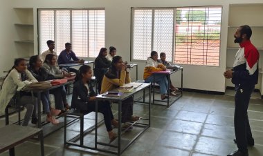 NEWS : जीरन महाविद्यालय में बहु भाषायी कार्यक्रम, दी बच्चो को यह प्रेरणा, दिव्या खरारे के निर्देशन, आयोजन पर इन्हे दिया पुरुस्कार, पढ़े खबर