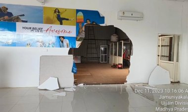 BIG BREAKING : नीमच के टोयटा शोरूम में बड़ी चोरी,शातिर बदमाशों ने की सेंधमारी,और उड़ा ले गए कारे,पढ़े ये खबर