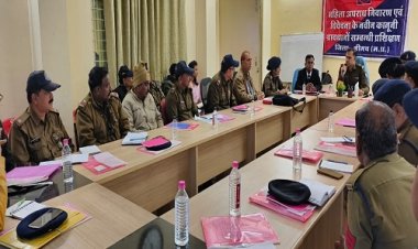 NEWS: पाक्सो एक्ट अंतर्गत अनुसंधान एवं उन्नयन, नीमच कंट्रोल रूम में कार्यशाला का आयोजन, पुलिस अधिकारियों ने दिया प्रशिक्षण, पढ़े खबर