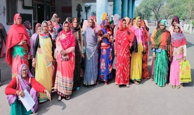 BIG NEWS: रामपुरा क्षेत्र में इनकी कार्यवाही, मकानों पर चलाया बुलडोजर, तो लगे पक्षपात के आरोप, महिलाएं पहुंची जिला कलेक्टोरेट, ज्ञापन सौंपा, नुकसान की भरपाई सहित ये मांगे, अब बेसहाराओं का सहारा कौन...? क्या है पूरा मामला, पढ़े खबर और देखें वीडियों