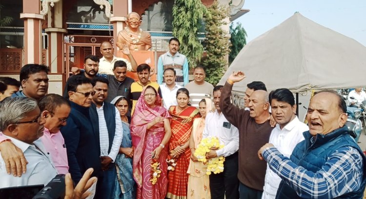 NEWS: शिव मंदिर के सामने विराजमान होंगे नंदी, महात्मा गांधी की प्रतिमा हटेगी, नगर परिषद की बैठक में बड़ा फैसला, पढ़े कैलाश विश्वकर्मा की खबर