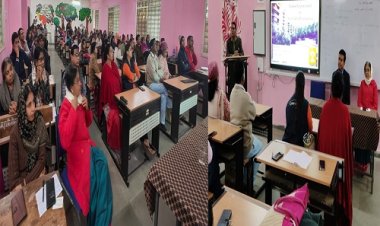 NEWS: सीताराम जाजू शासकीय कन्या स्नातकोत्तर महाविद्यालय में विशिष्ट व्याख्यान संपन्न, डॉ. कपिल गुप्ता बोले- लर्निंग, लेबर एण्ड लीडरशिप महिला सशक्तिकरण का महत्वपूर्ण स्तम्भ, पढ़े खबर