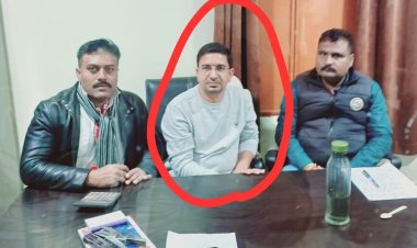 BIG NEWS:EOW की टीम पहुंची मंदसौर, कृषि उपज मंडी में दबिश, इस कर्मचारी को रिश्वत लेते रंगे हाथों पकड़ा, शिकायत के बाद हुई ये बड़ी कार्यवाही, पढ़े नरेंद्र राठौर की खबर