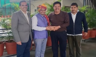 NEWS: उपखंड अधिकारी का स्थानांतरण, पूर्व सहकारिता मंत्री आंजना ने दी विदाई, की सेवाकाल की प्रशंसा, पढ़े भगवानलाल रैगर की खबर