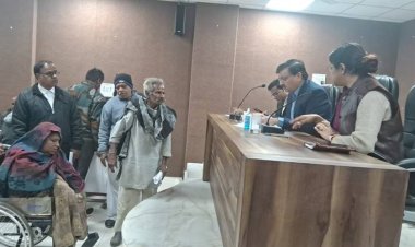 NEWS: जिला कलेक्‍टर एवं एडीएम ने की जनसुनवाई, इतने लोगों की सुनी समस्‍याएं, पात्र हितग्राहियों को शासन की योजनाओं का लाभ दिलाने के निर्देश, पढ़े खबर