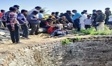 OMG ! मजदूरी के लिए निकला मांगीलाल नहीं लौटा घर, आज यहां तैरती दिखी लाश, फिर मनासा पुलिस पहुंची मौके पर, अब जांच शुरू, कहां मिले पर्स और चप्पल...! पढ़े मनीष जोलान्या की खबर