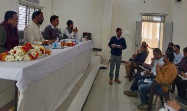 NEWS: जनपद पंचायत सभाकक्ष में पहुंचे अधिकारी, फिर हाईलेवल बैठक, विधायक मारु बोले- उपलब्धियां और शिकायत के लिए नहीं, समस्या हल करने के लिए बुलाई बैठक, पढ़े खबर