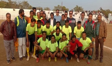 NEWS: नगर पालिका की गणतंत्र दिवस फुटबाल स्पर्धा, नीमच ब्रदर्स का सेमी फायनल में प्रवेश, आज दोपहर में इनके बीच कड़ा मुकाबला, सोमवार को क्यों रहेगा अवकाश, पढ़े ये खबर